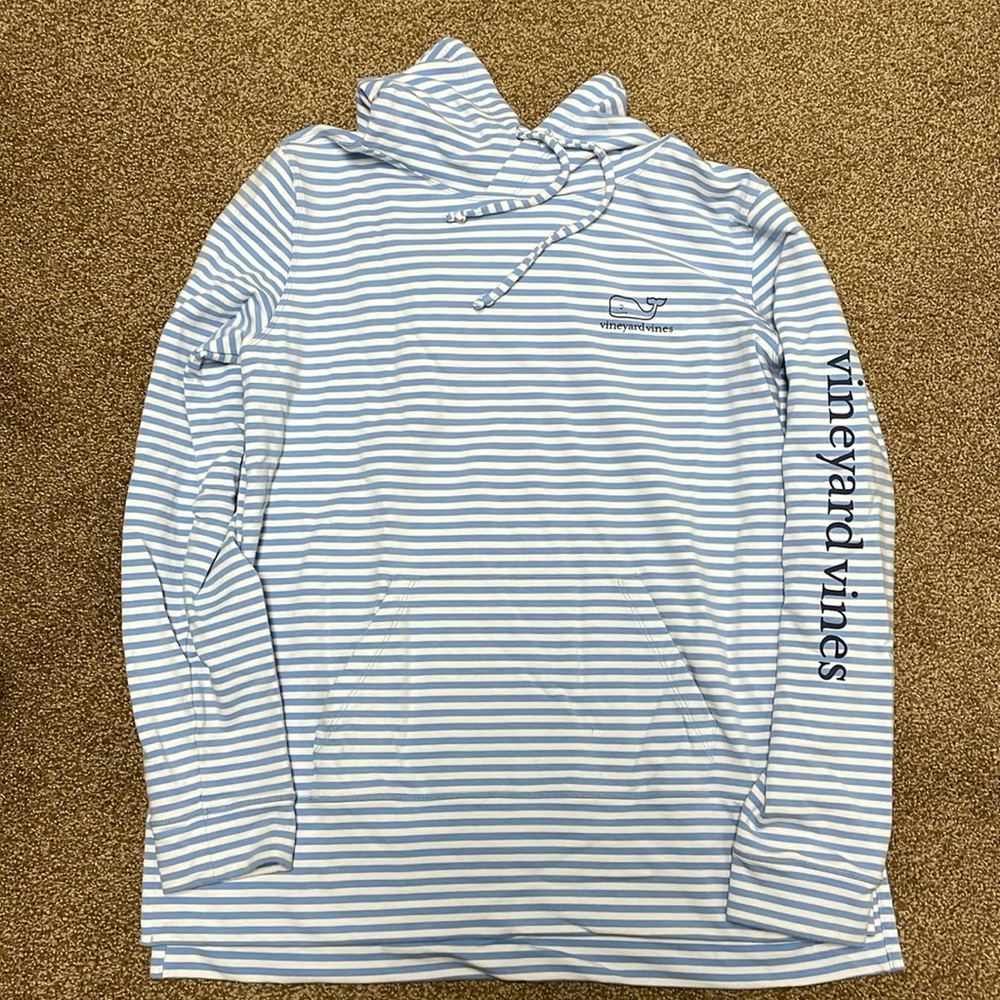 Vineyard Vines Women’s Medium Sweatshirt. Never worn.
